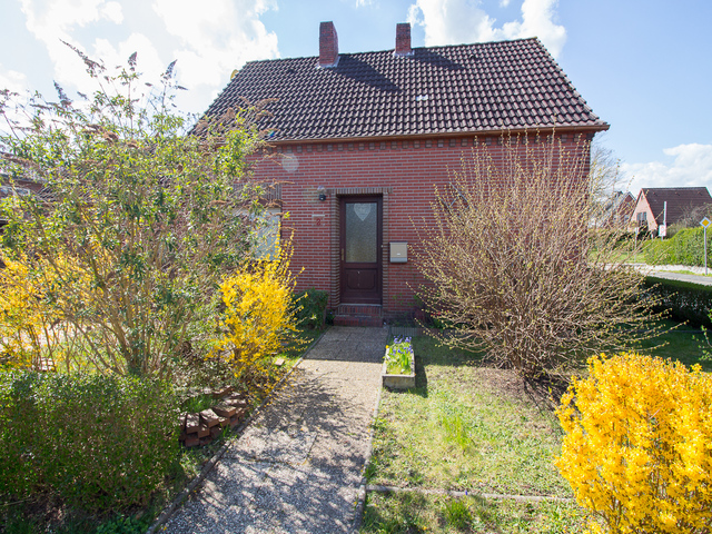 PROVISIONSFREI in Schortens-Heidmühle: Bezahlbares Familienhaus mit Garten in zentraler Wohngegend im schönen Schortens-Heidmühle