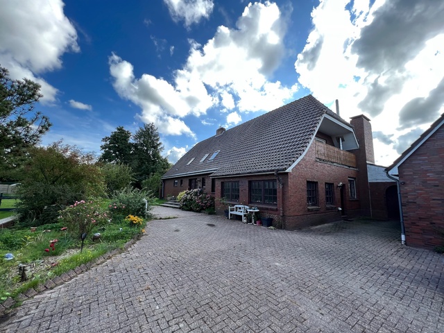 PROVISIONSFREI in Wittmund: Ländliche Idylle & Weitsicht inklusive - geräumiges  Wohnhaus mit Potenzial auf großem Grundstück